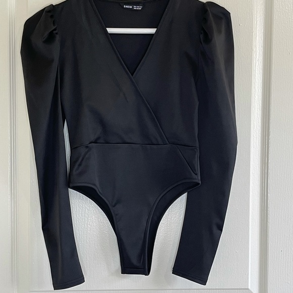 SHEIN Black Ruffle Shoulder Bodysuit NWOT Small - Picture 2 of 7